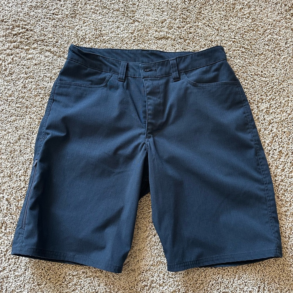Under Armour Blue Flat Front Shorts Tailored Fit
